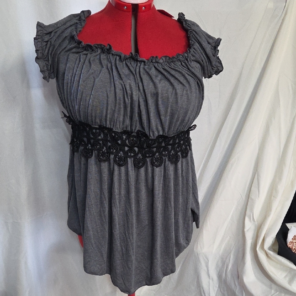 Rosegal Gray Top with Black Lace Detail. Sz 1X